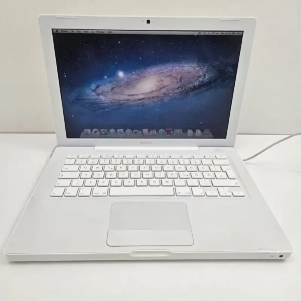 Лаптоп Apple Macbook A1181/ 2.4GHz Intel Core 2 Duo / 2GB RAM / 160GB - Image 2